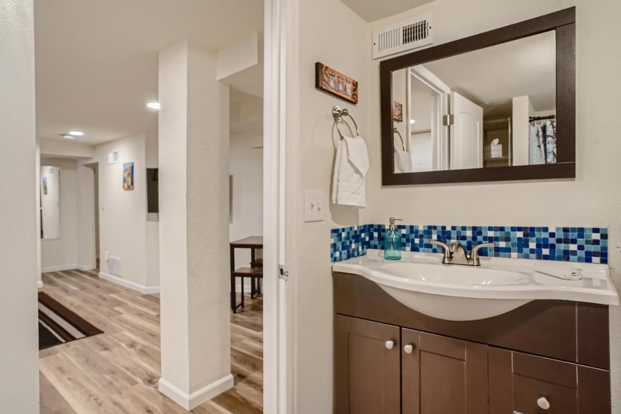 Sloans Lake Getaway - Basement Apartment Near Broncos And Downtown Denver Lakewood Exteriör bild