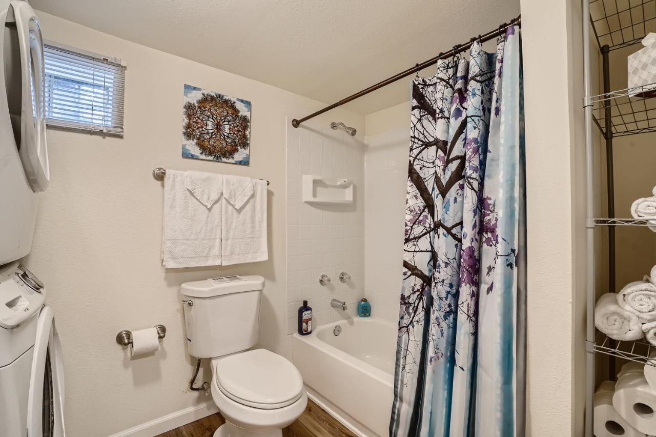 Sloans Lake Getaway - Basement Apartment Near Broncos And Downtown Denver Lakewood Exteriör bild